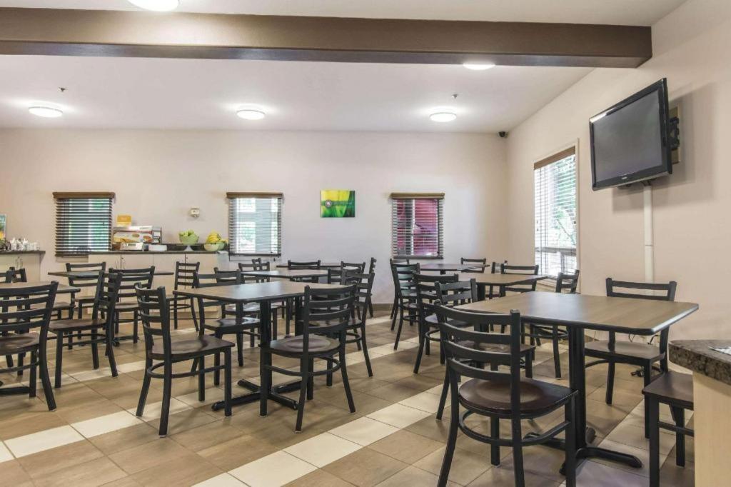 Quality Inn Airport Moncton Extérieur photo